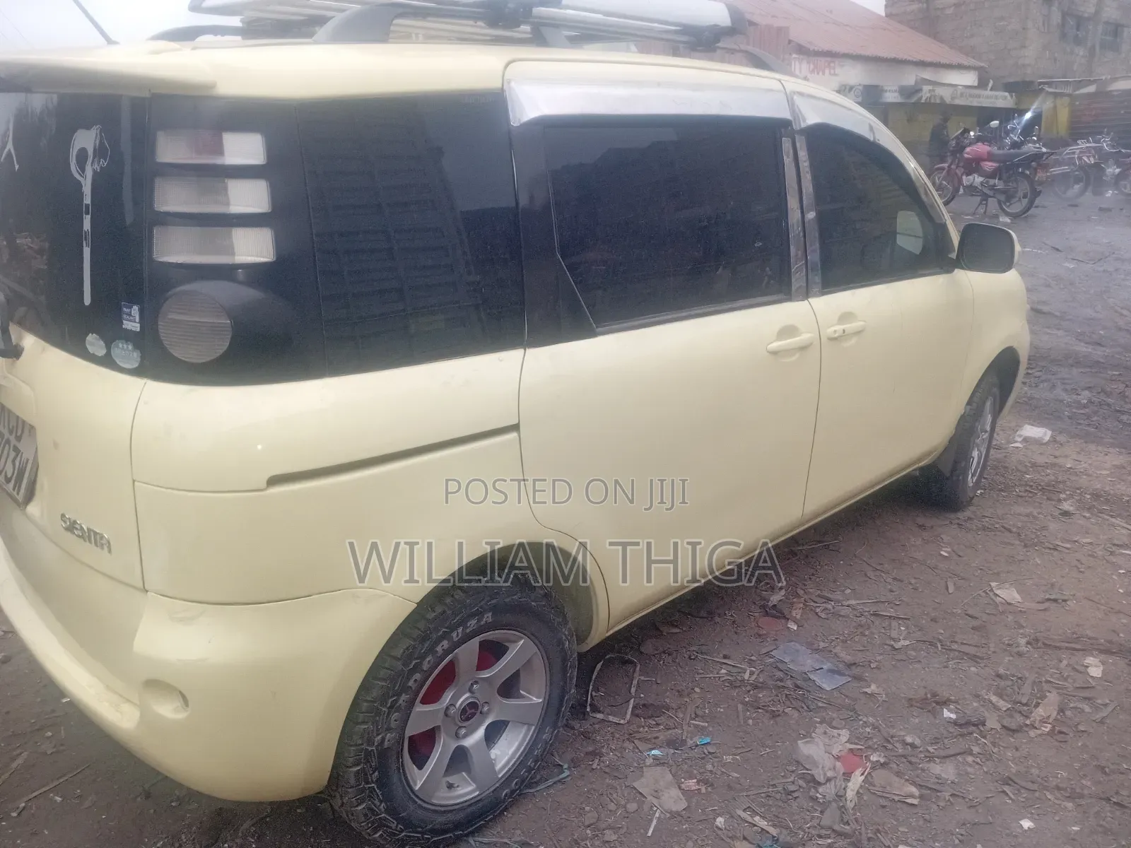 Toyota Sienta 2012 Yellow