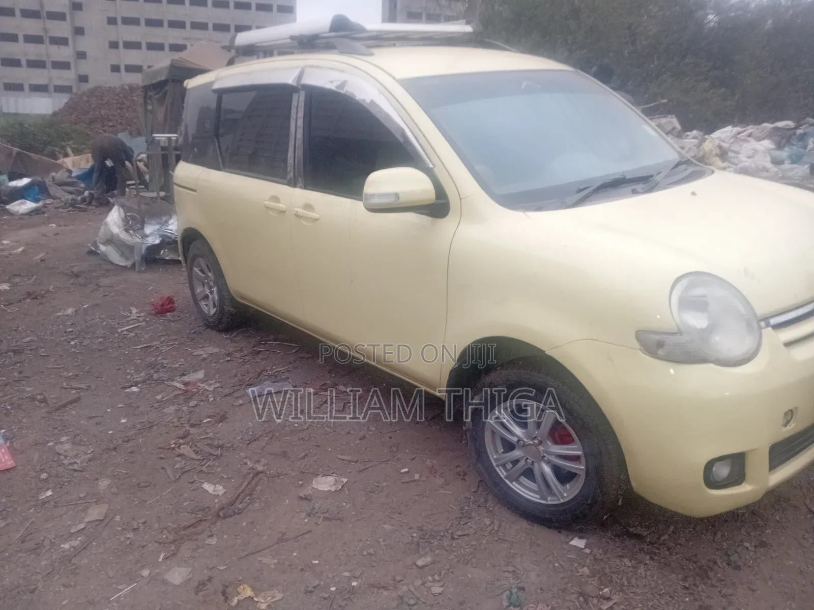 Toyota Sienta 2012 Yellow