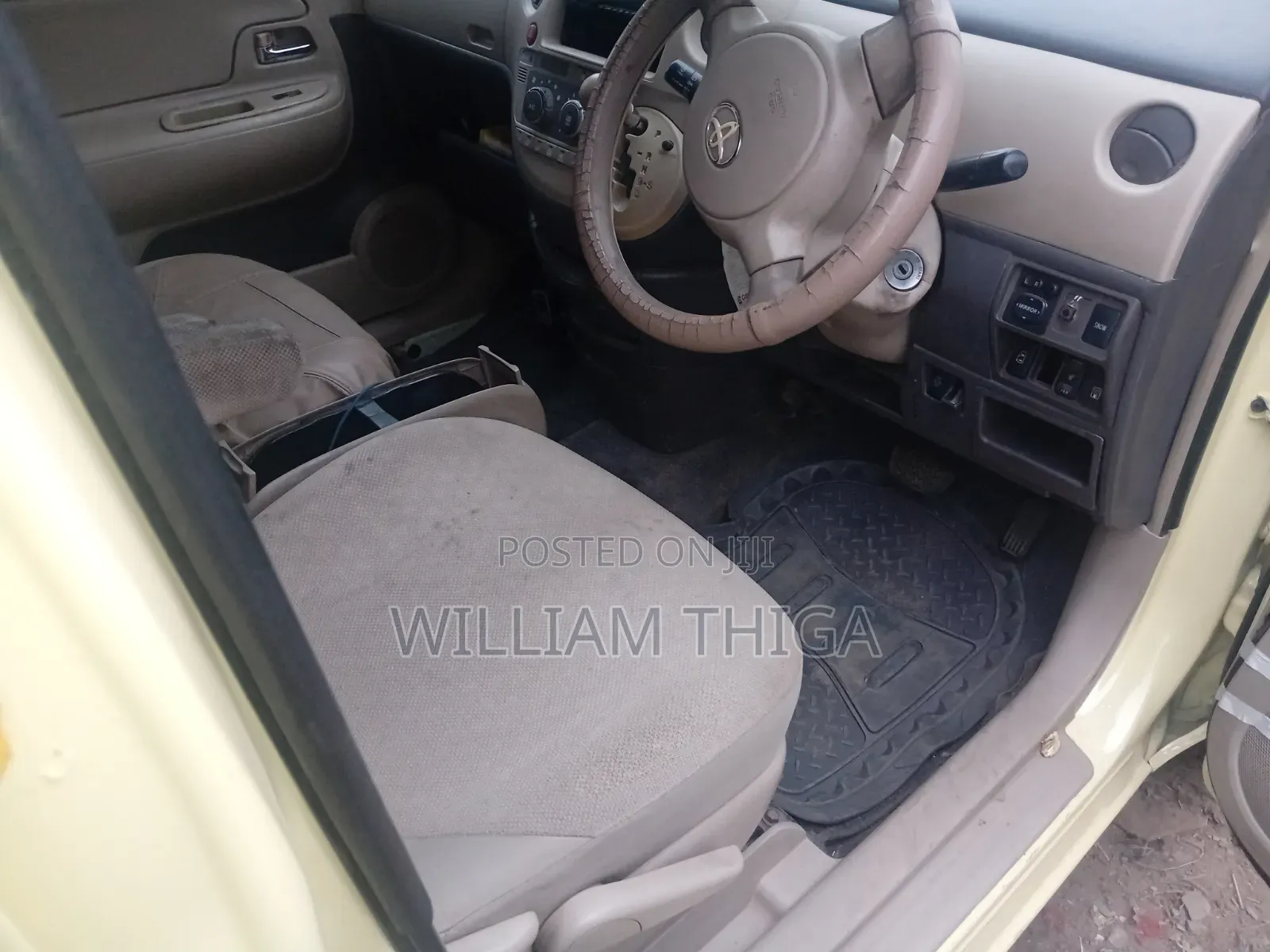 Toyota Sienta 2012 Yellow