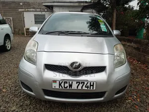 Toyota Vitz 2011 Silver