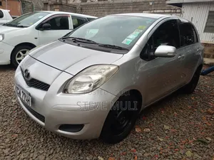 Toyota Vitz 2011 Silver