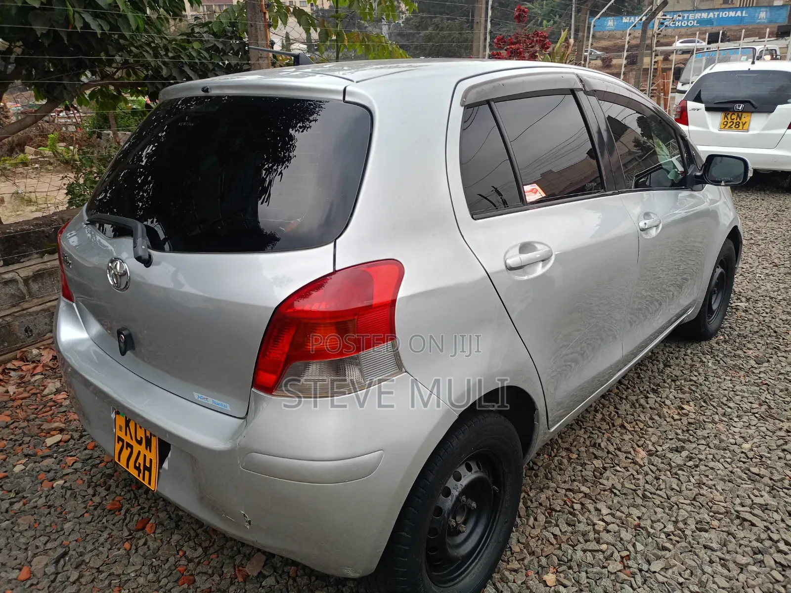 Toyota Vitz 2011 Silver