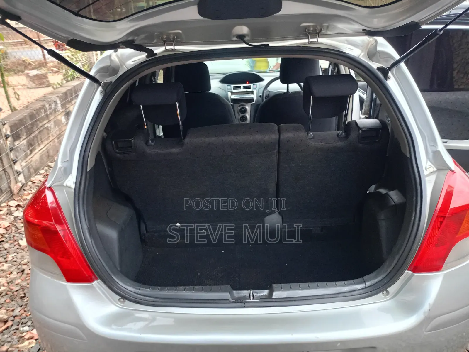 Toyota Vitz 2011 Silver