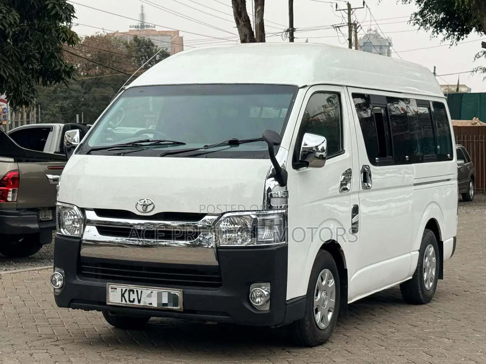 Toyota HiAce 2013 White