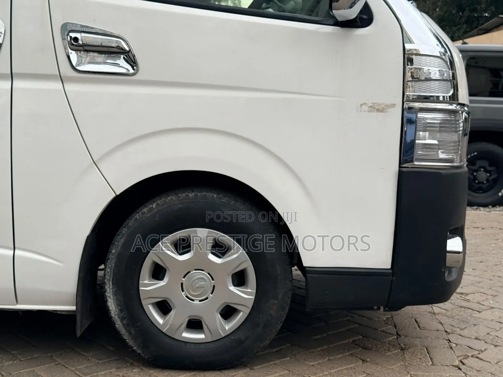 Toyota HiAce 2013 White