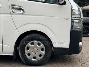 Toyota HiAce 2013 White