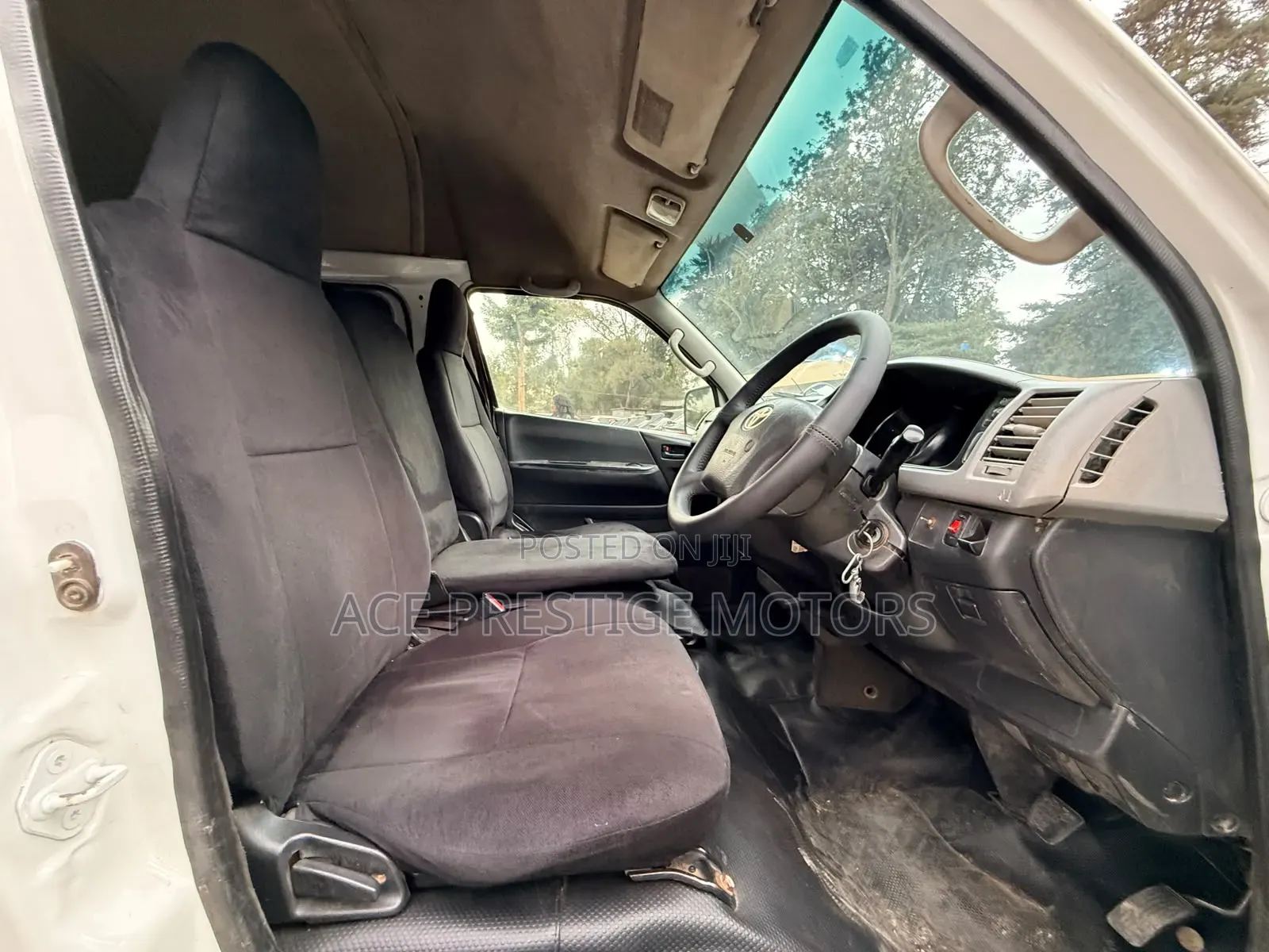 Toyota HiAce 2013 White