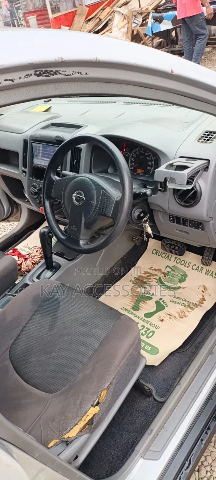 Nissan Advan 2012 Silver