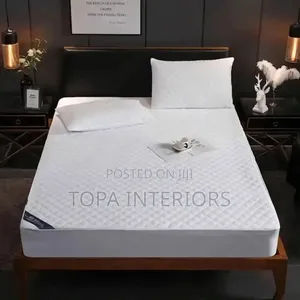 Luxurious Waterproof Mattress Protector With a Quilted Surface