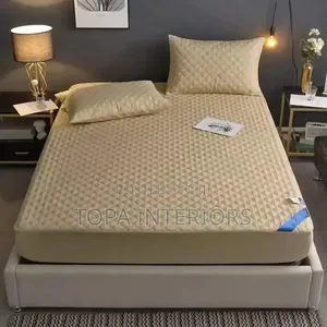 Luxurious Waterproof Mattress Protector With a Quilted Surface