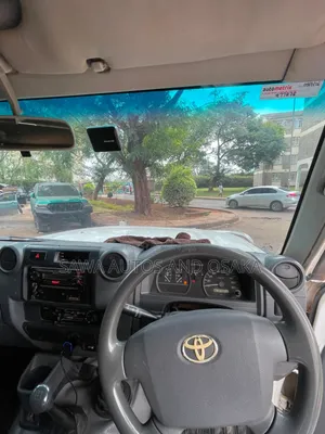 Toyota Land Cruiser 2011 White
