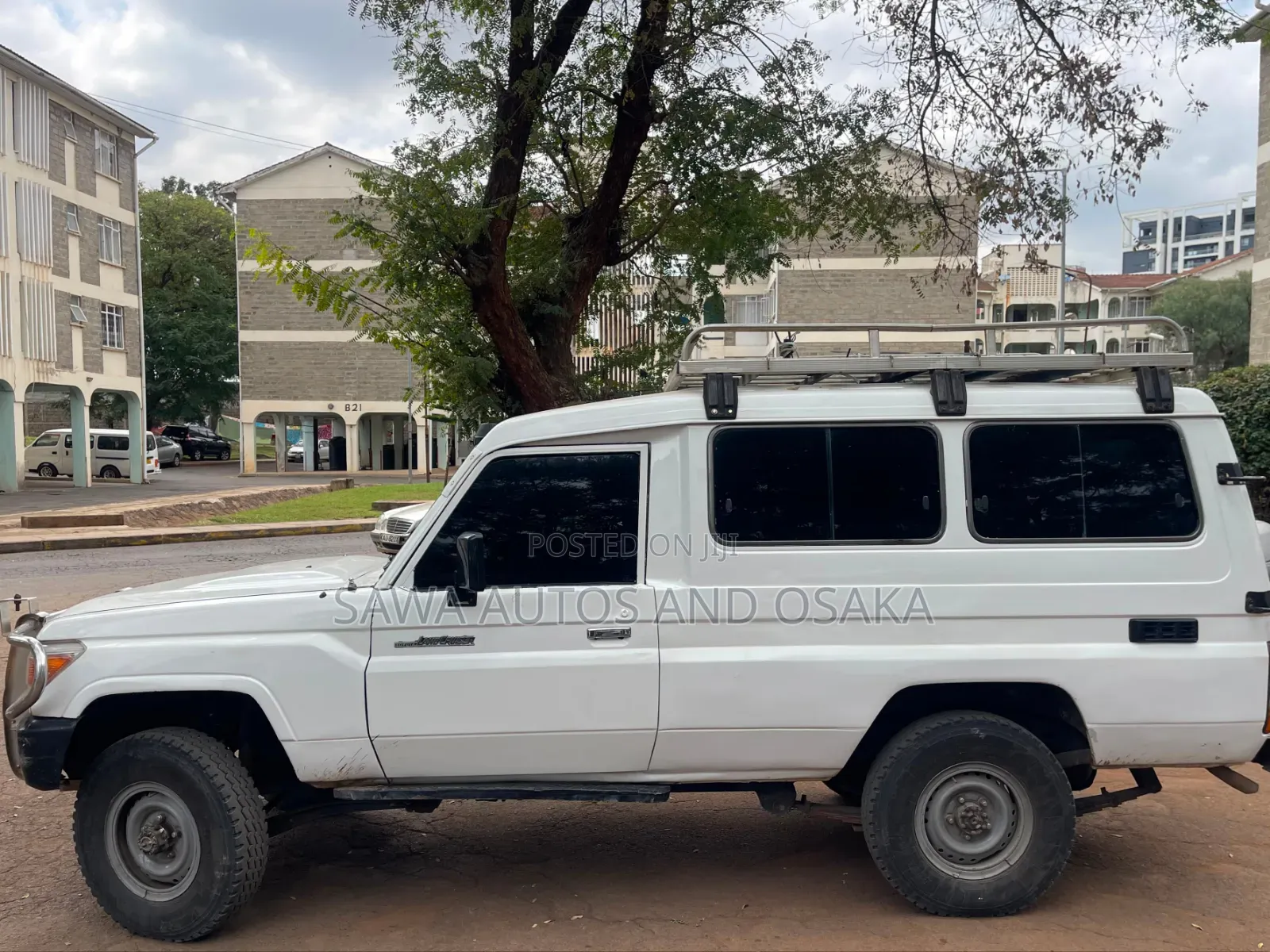 Toyota Land Cruiser 2011 White