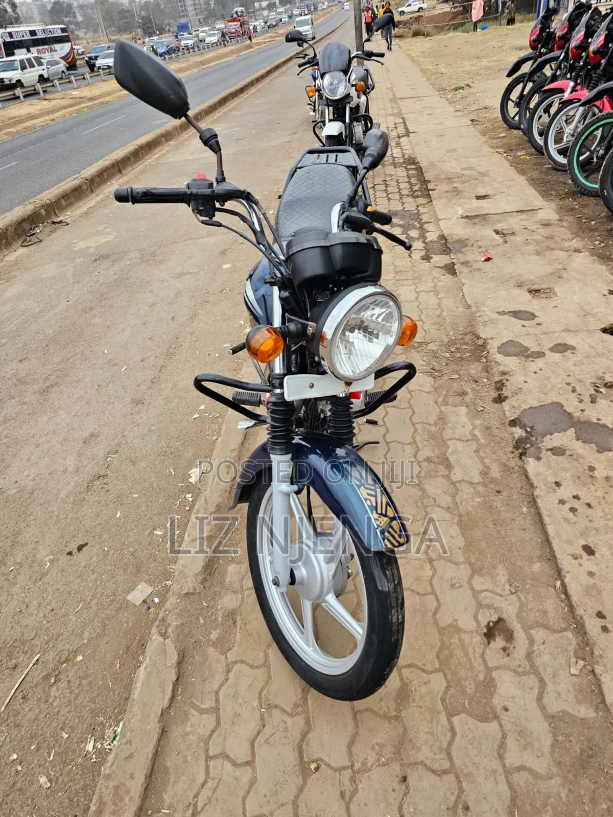 TVS HLX 125 2024 Gold
