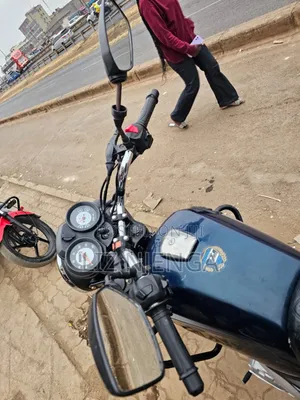 TVS HLX 125 2024 Gold