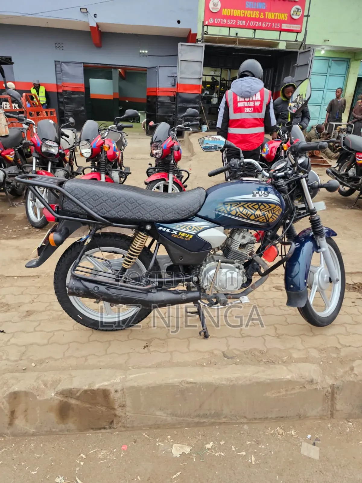 TVS HLX 125 2024 Gold