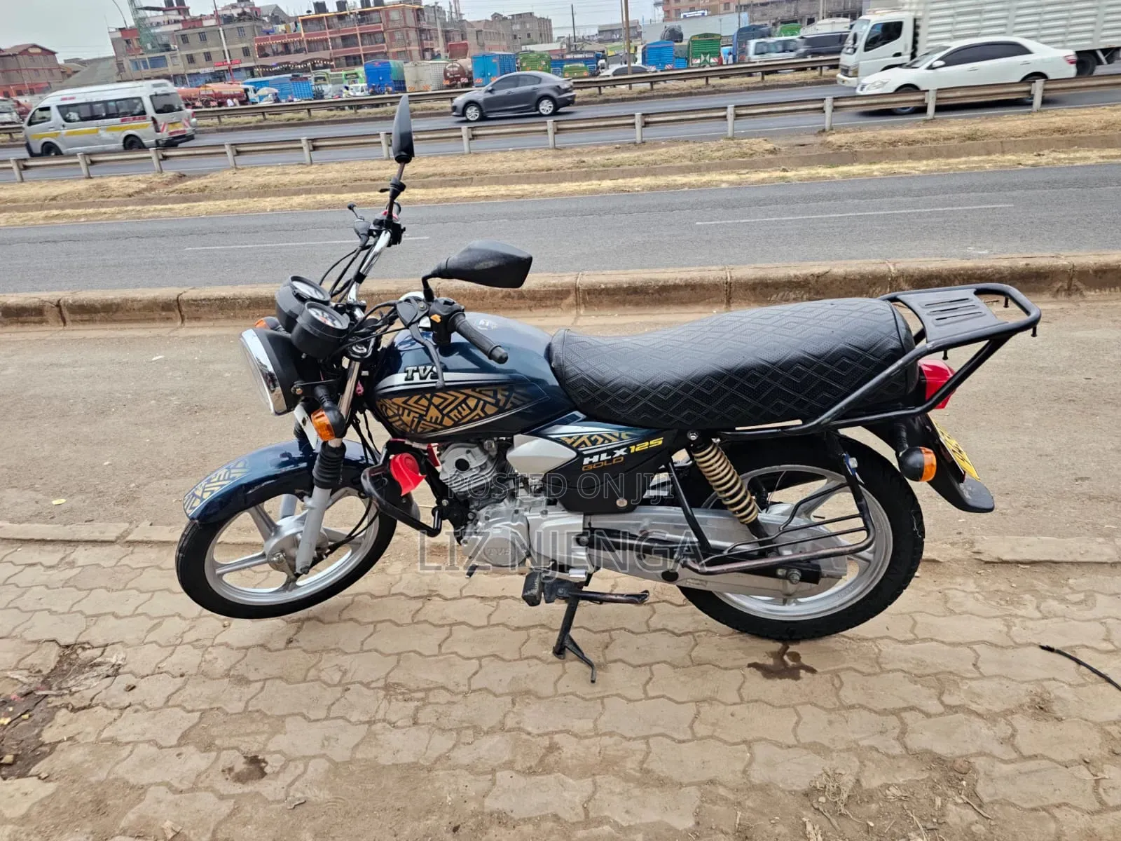 TVS HLX 125 2024 Gold