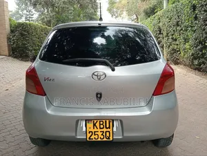 Toyota Vitz 2006 Silver