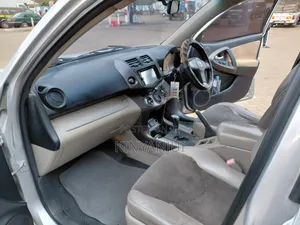 Toyota Vanguard 2008 Silver
