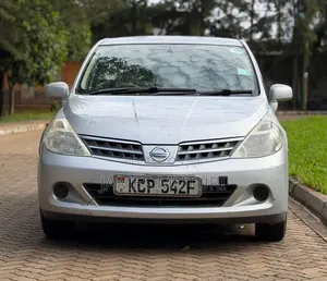 Nissan Tiida 2010 Silver