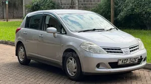 Nissan Tiida 2010 Silver