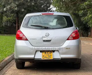 Nissan Tiida 2010 Silver