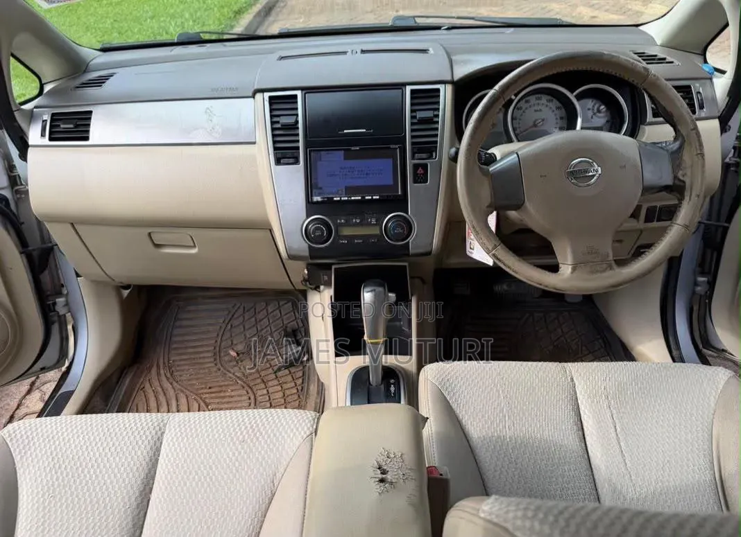 Nissan Tiida 2010 Silver