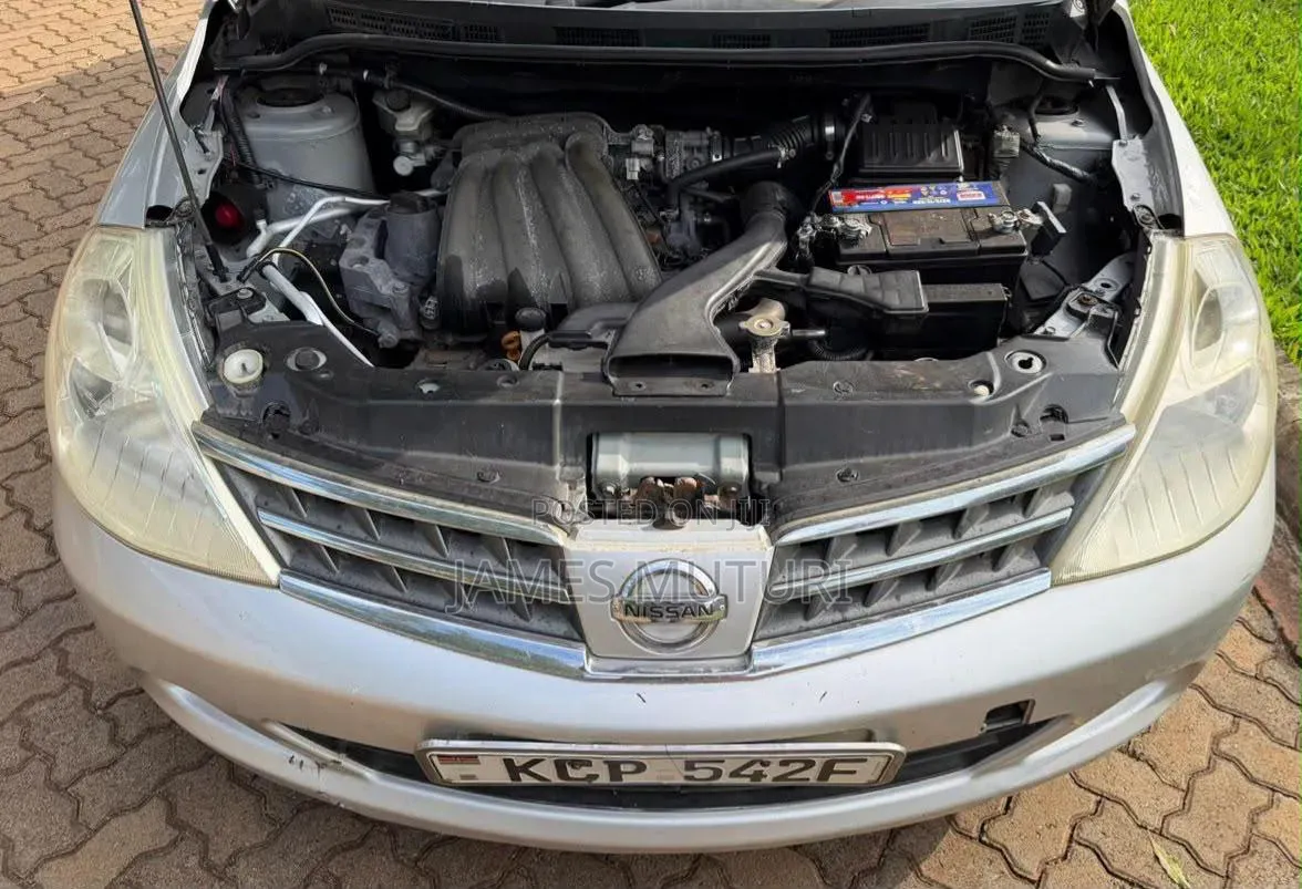 Nissan Tiida 2010 Silver