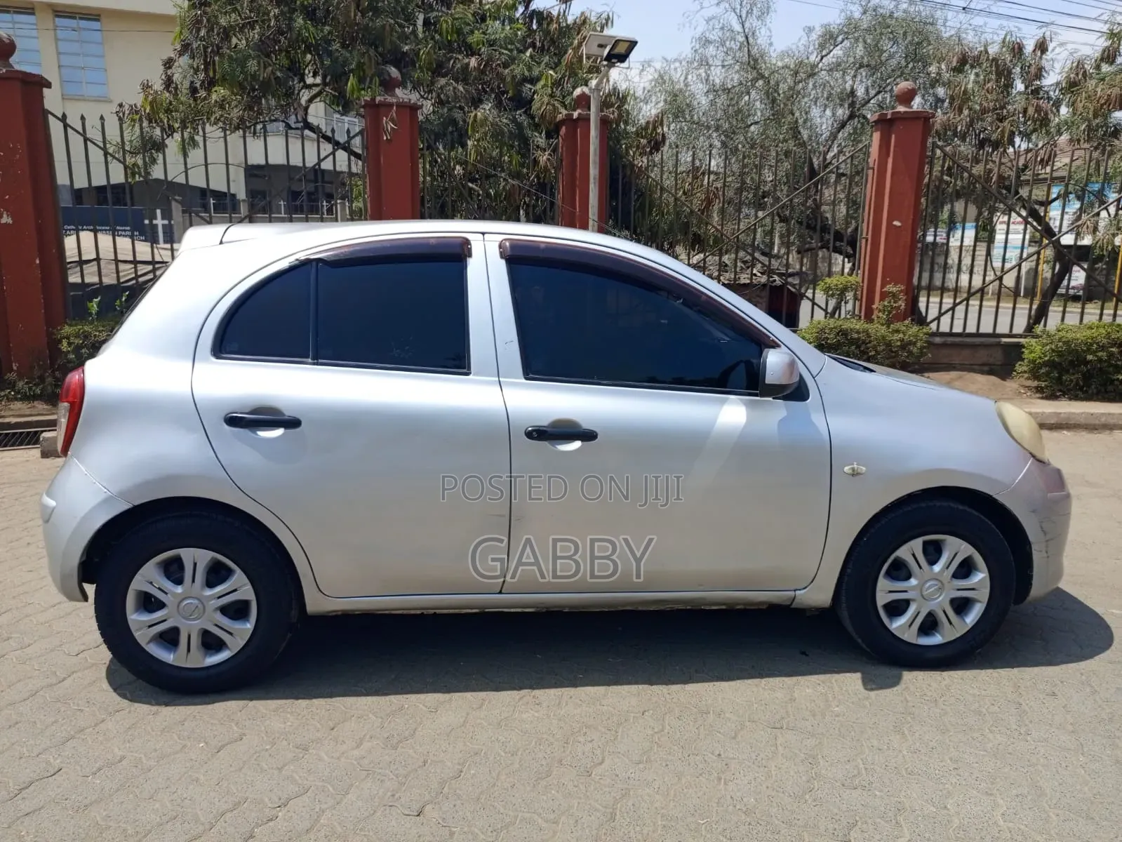 Nissan March 2011 Silver