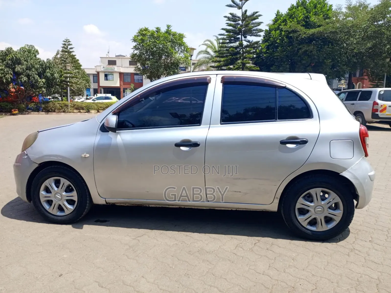 Nissan March 2011 Silver
