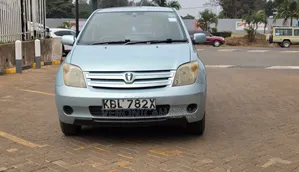 Toyota IST 2003 Green