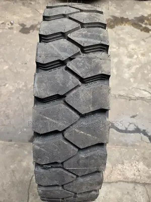 900r20 Ar 535 Tires (Diff)