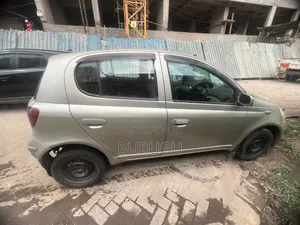 Toyota Vitz 2003 Silver