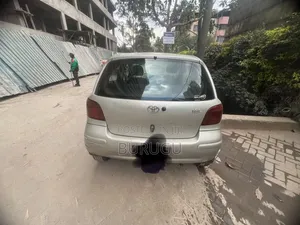 Toyota Vitz 2003 Silver