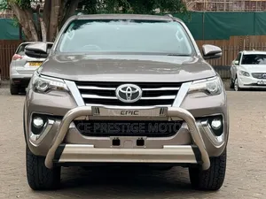 Toyota Fortuner 2020 Gold