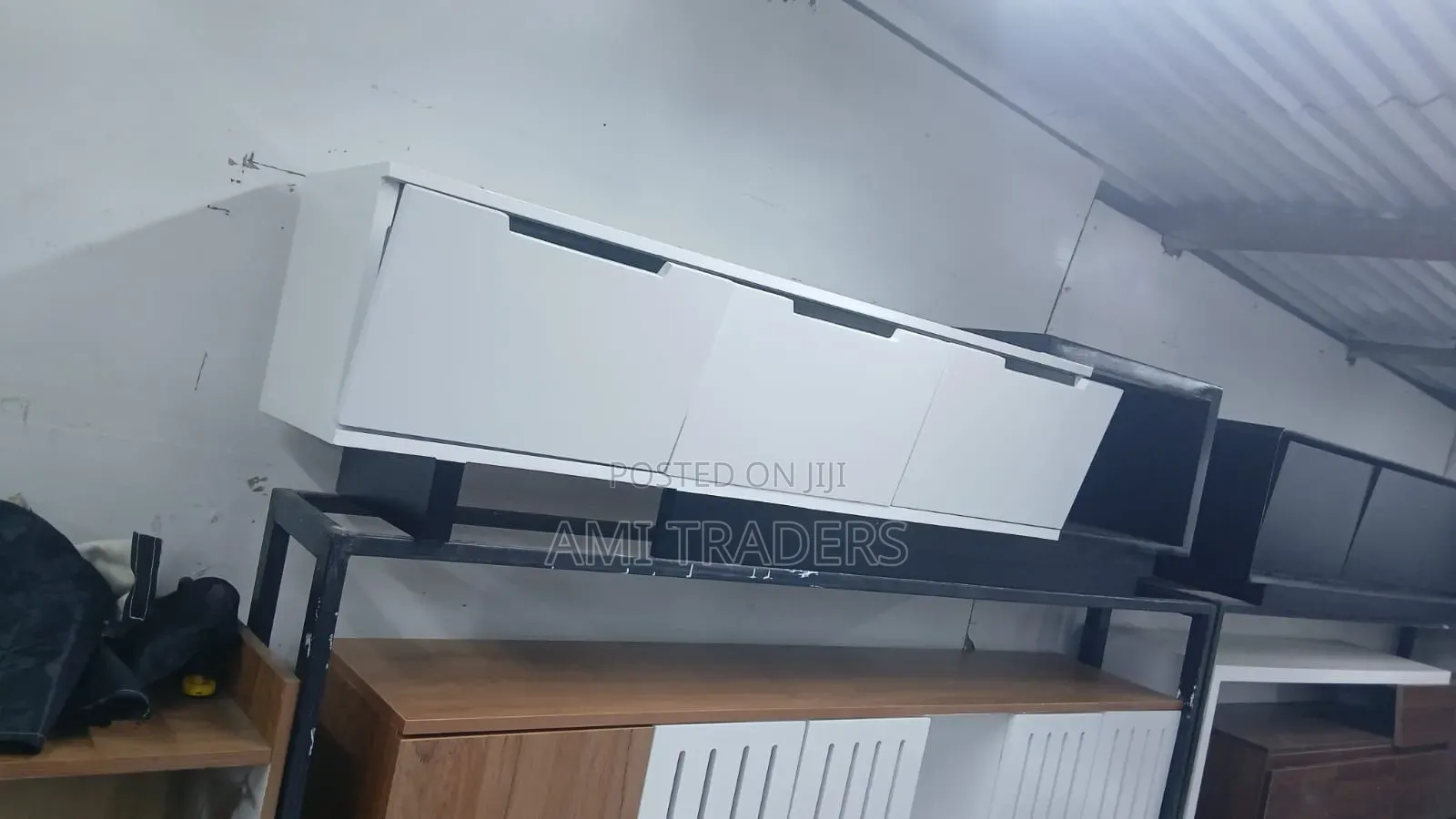 White 6ft TV Stand (72 Inches)