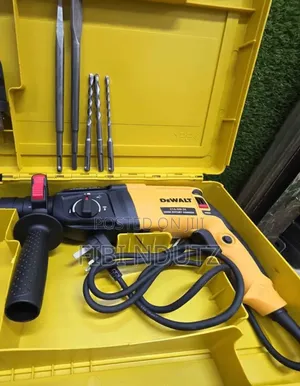 Multipurpose DeWalt Rotary Hammer Drill Comes With Bits/Rotary Hammer