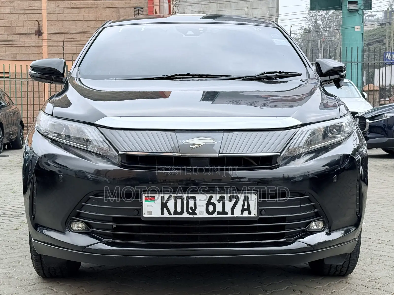 Toyota Harrier 2.0 2018 Black