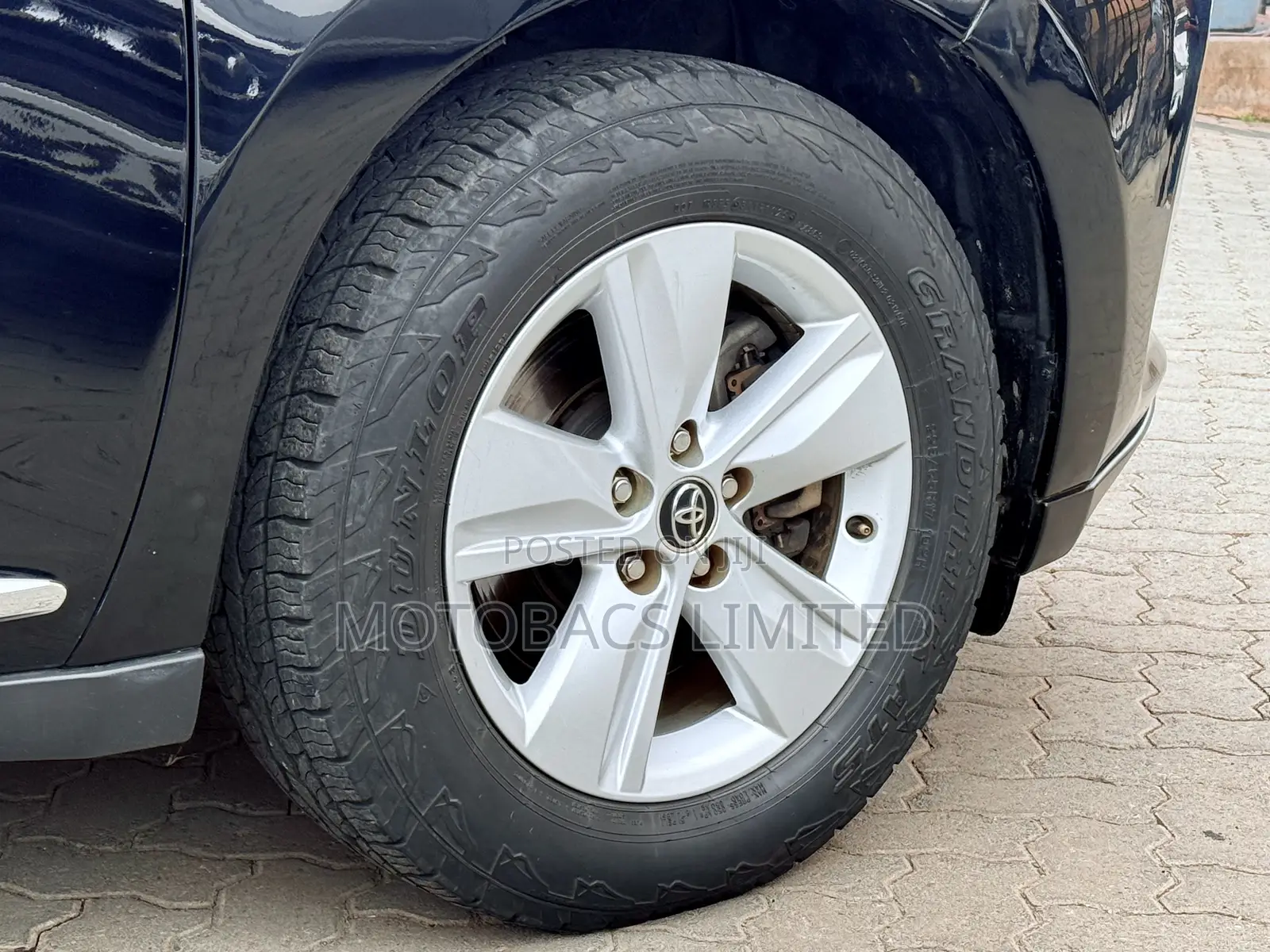 Toyota Harrier 2.0 2018 Black