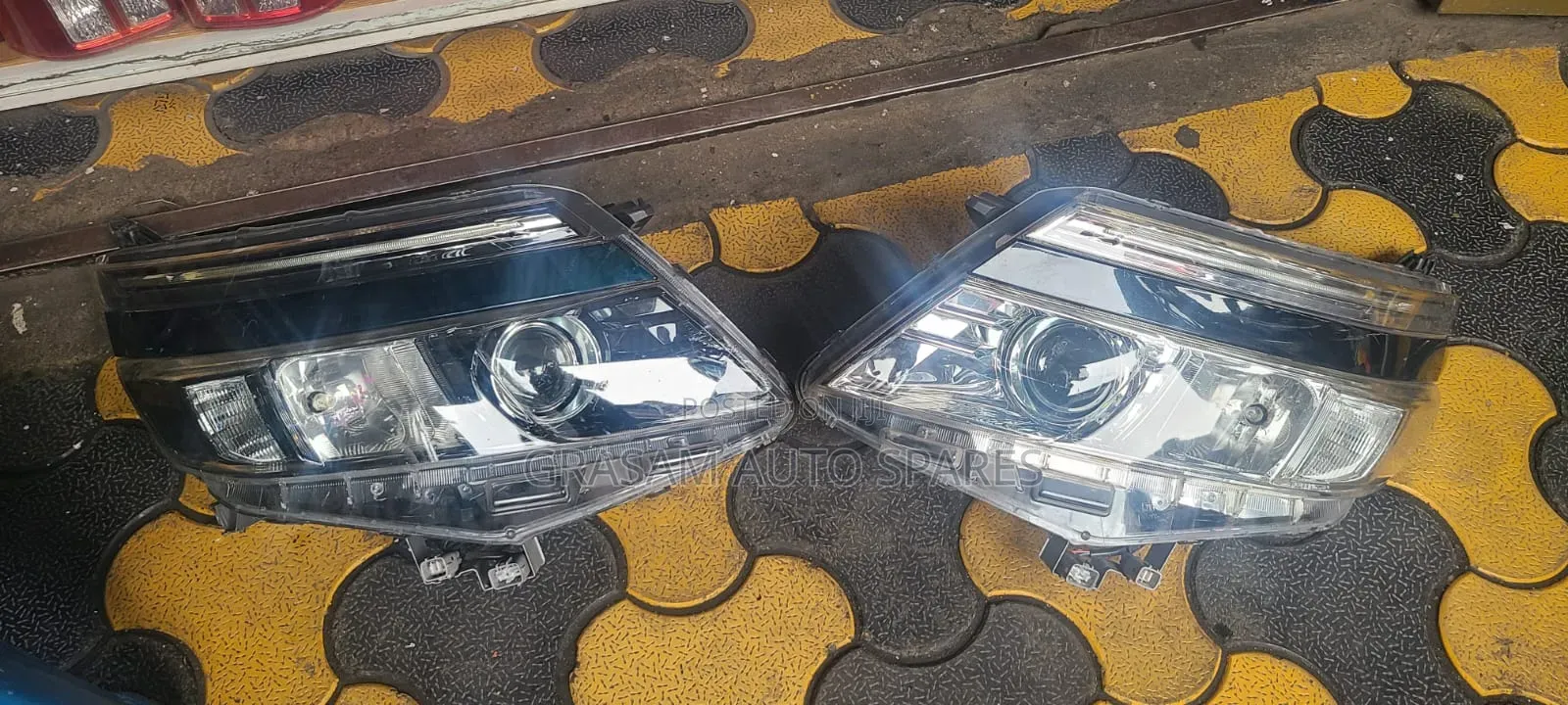 Toyota Voxy 2015 Headlights