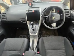Toyota Auris 2011 Black