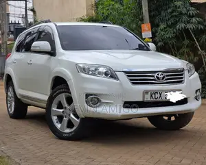 Toyota Vanguard 2012 White