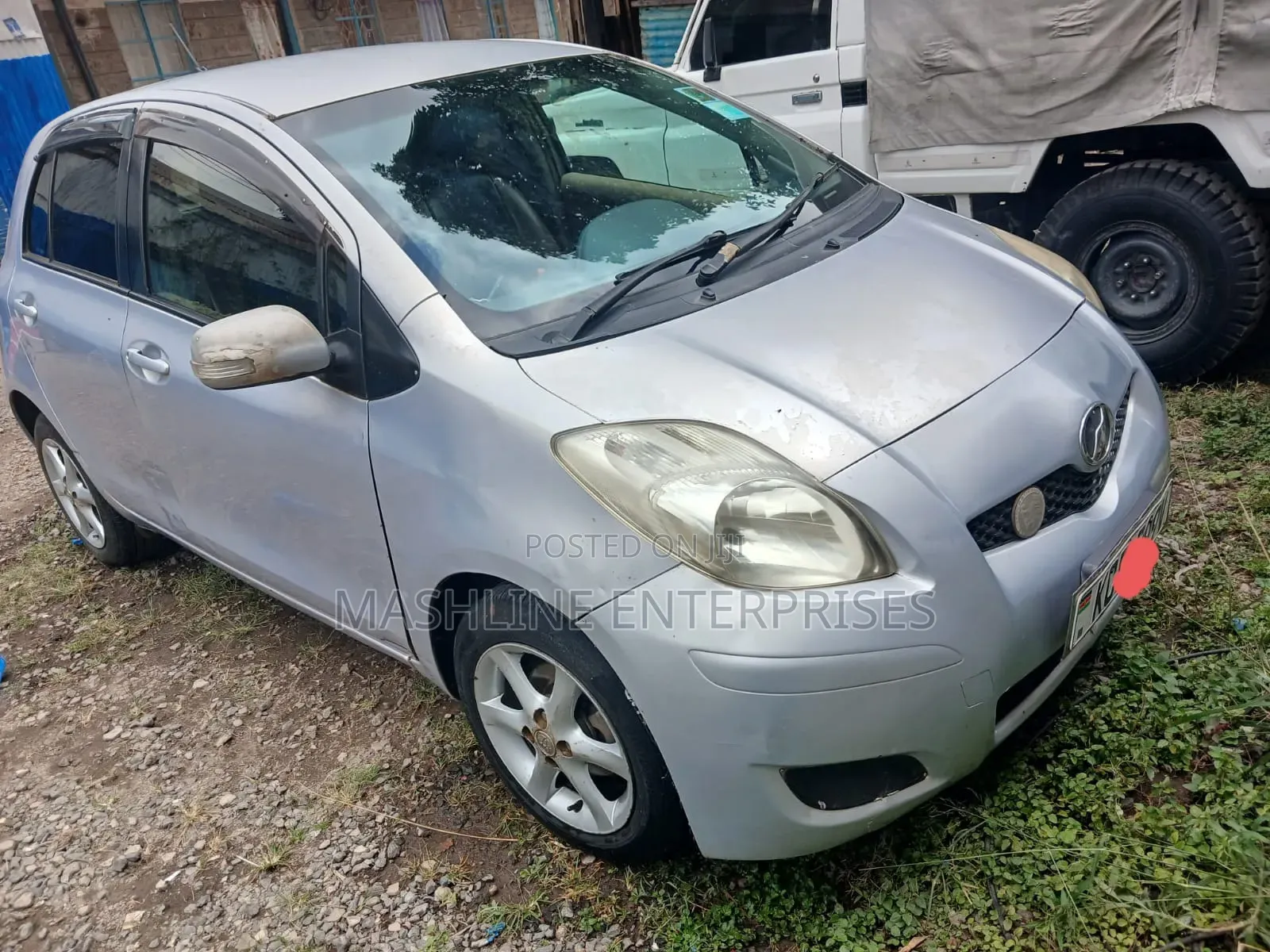 Toyota Vitz 2009 Silver