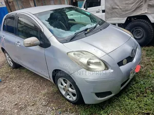 Toyota Vitz 2009 Silver