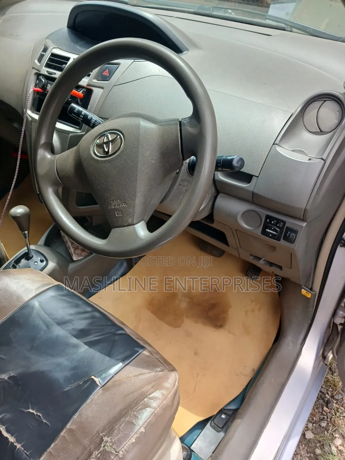Toyota Vitz 2009 Silver