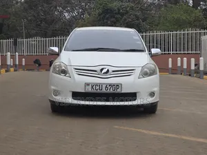 Toyota Auris 2012 White