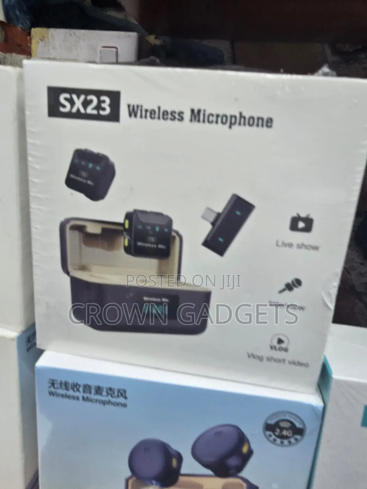 SX23 Wireless Lavalier Microphone With Charging Case Display