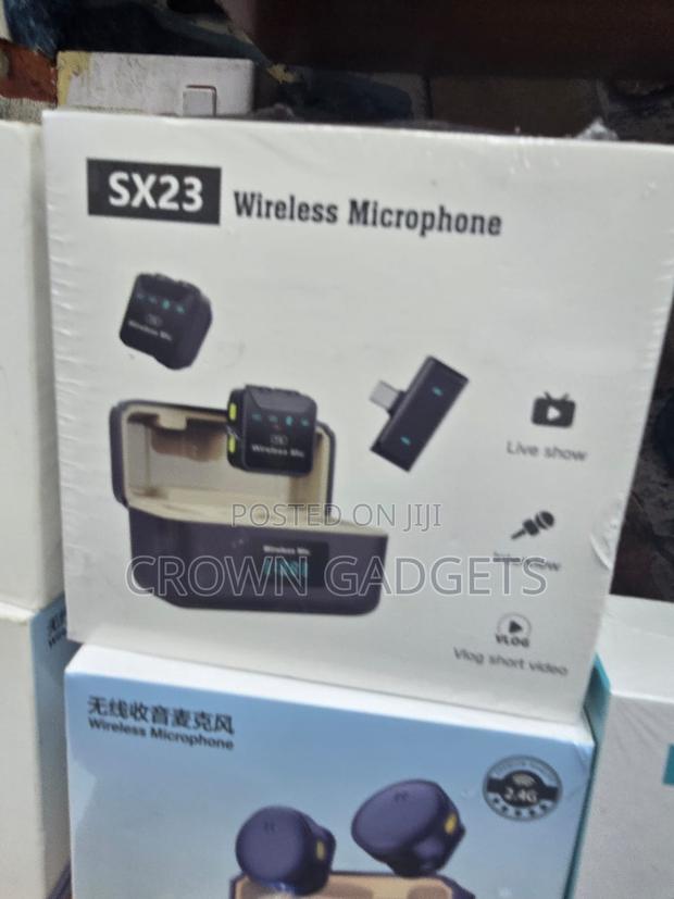 SX23 Wireless Lavalier Microphone With Charging Case Display - thumbnail 2