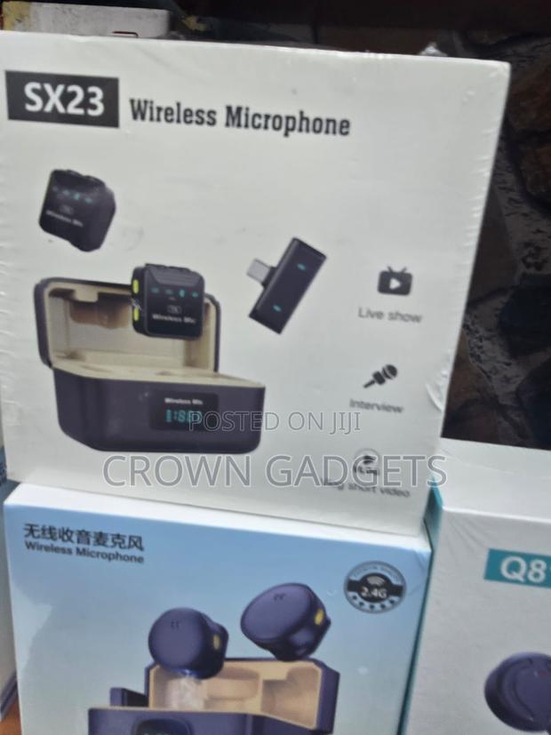 SX23 Wireless Lavalier Microphone With Charging Case Display - thumbnail 3