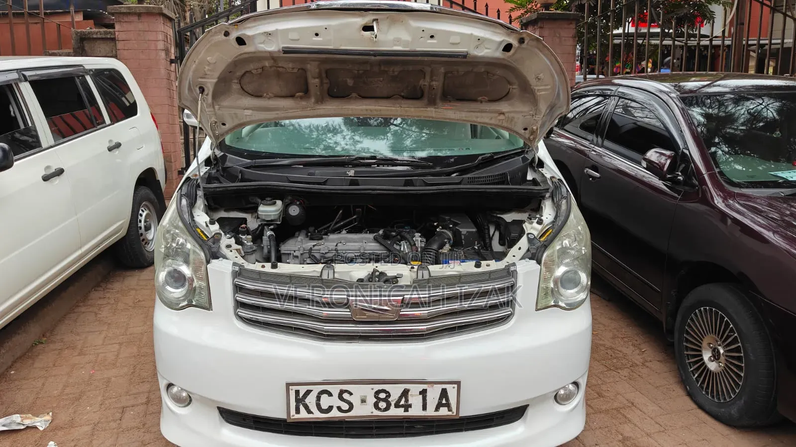 Toyota Noah 2011 White