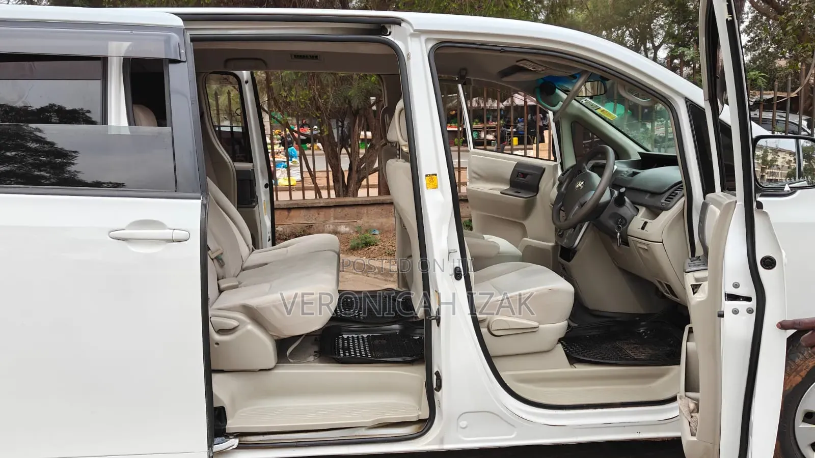 Toyota Noah 2011 White